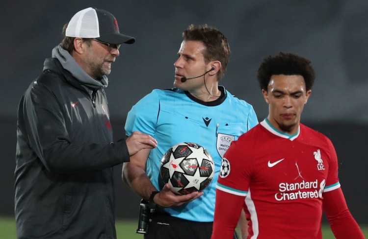 马科斯-阿隆索：祖父说迪斯蒂法诺比梅西出色，时代标准不同（马科斯-阿隆索：祖父称迪斯蒂法诺胜梅西，评判标准因时代而异）