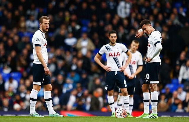 3-2大逆转，AC米兰让二追三+3连胜登顶，27岁替补奇兵10分钟2球（AC米兰3-2逆转翻盘，三连胜登顶，27岁替补10分钟梅开二度）