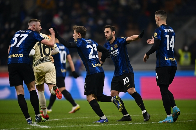 罗杰斯：能赢下曼联真的很重要，球迷的支持让球队表现更出色（罗杰斯：击败曼联意义重大，球迷助力令球队发挥更佳）