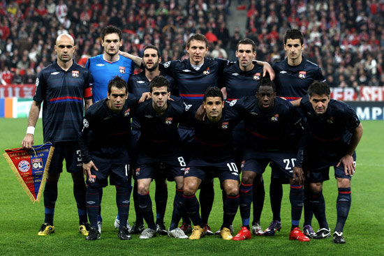 二传不稳教练加戏！科内利亚诺2：3米兰，痛失超级杯冠军（二传起伏教练抢戏，科内利亚诺2-3不敌米兰，无缘超级杯冠军）