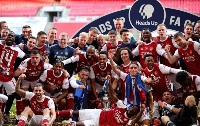 英超首次助攻，吉滕斯本赛季各项赛事助攻数为切尔西队内最多（英超处子助攻！吉滕斯本季各项助攻数领跑切尔西）