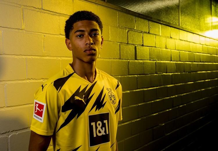 2025中超大结局：海港卫冕申花亚军 梅州亚泰降级（2025中超收官：海港成功卫冕，申花获亚军，梅州与亚泰降级）