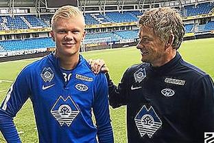 中超：山东泰山主场2-0完胜青岛队（中超：山东泰山主场两球零封青岛队）