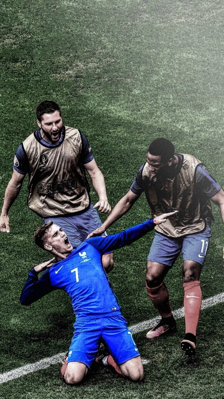 欧冠最年轻连续三场破门选手排行榜：卡尔力压姆巴佩...（欧冠连续三场进球最年轻球员榜：卡尔居首，姆巴佩位列次席）