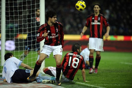 3-0，穆帅争冠劲敌踢疯，完胜法甲劲旅，终结欧联2轮不胜（3-0！穆里尼奥争冠对手火力全开，横扫法甲强旅，止住欧联两轮不胜）