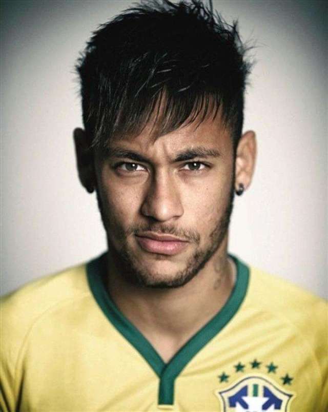 老友相见！麦克阿瑟双边卫重回墨尔本，今日将战旧主（旧地重游：麦克阿瑟边卫重返墨尔本，今日迎战前东家）