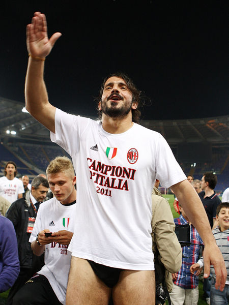 随着皇马3-0，西甲最新积分榜出炉：皇马紧咬领头羊（皇马3-0取胜，西甲积分榜更新：紧追领头羊）