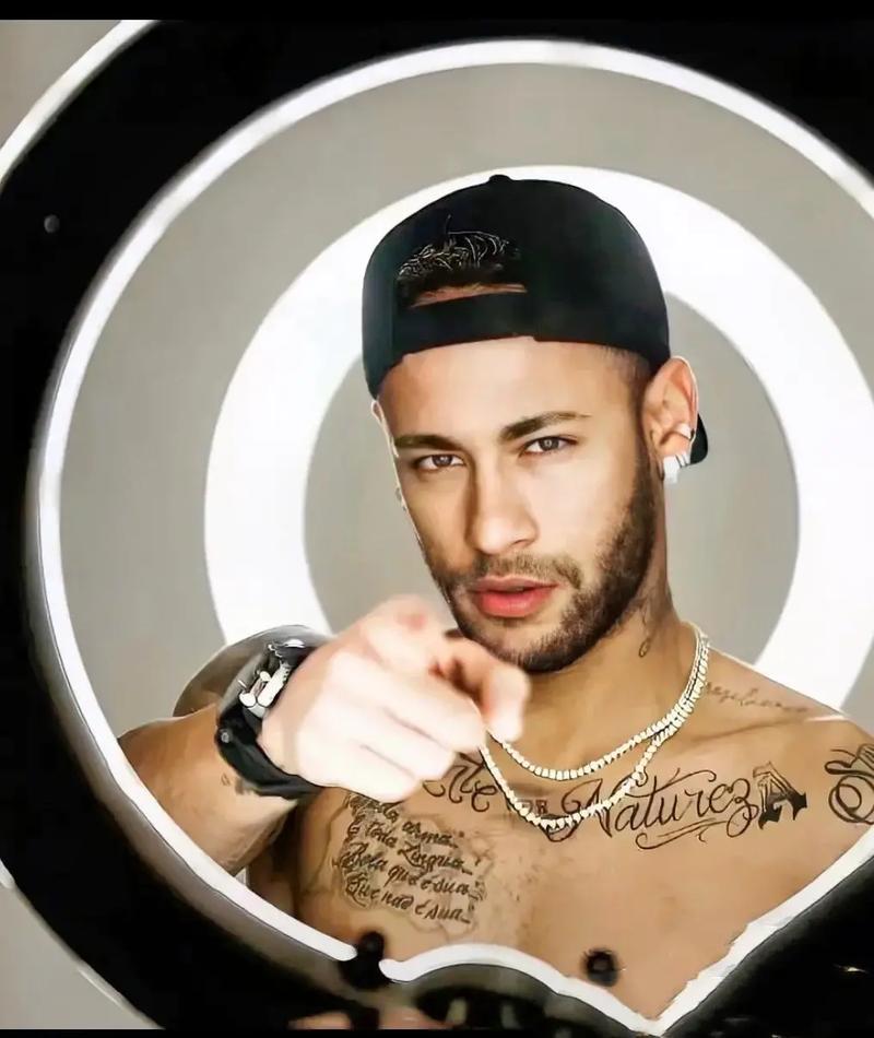 如何看待诺伊尔的失误？孔帕尼：我第一次听到这个说法（诺伊尔被指失误？孔帕尼：头一次听说这种说法）