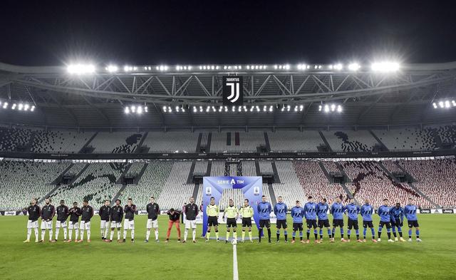 对手：这人是机器人吗？（对手质疑：他是机器人？）