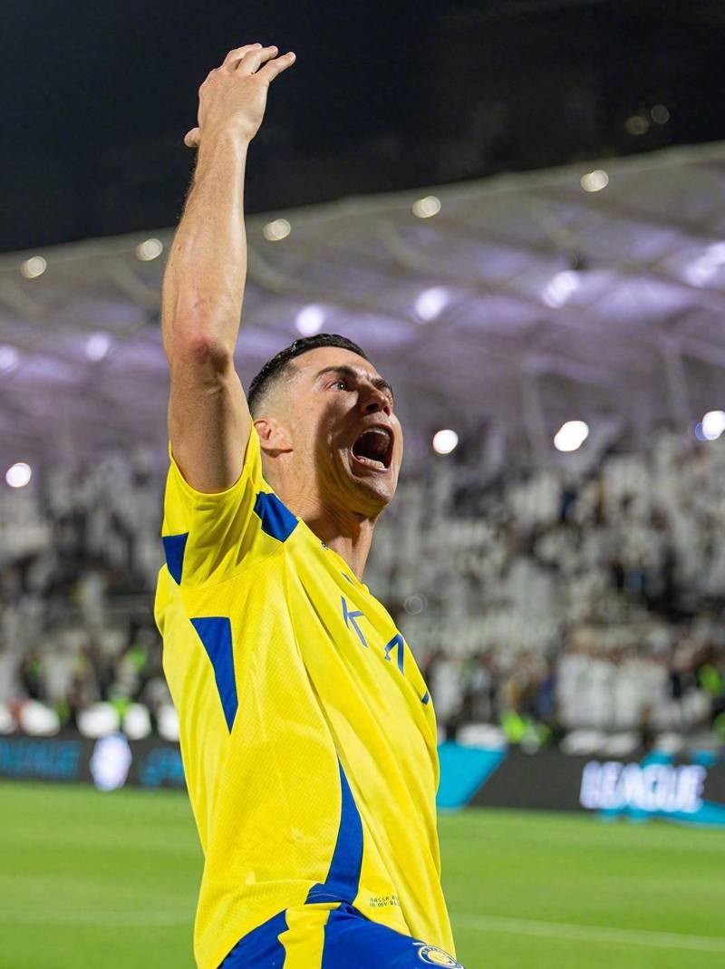 荷媒：阿贾克斯引进长期未踢球的富安健洋，首席球探愤而辞职（荷媒：阿贾克斯签下久疏战阵的富安健洋，首席球探怒而请辞）