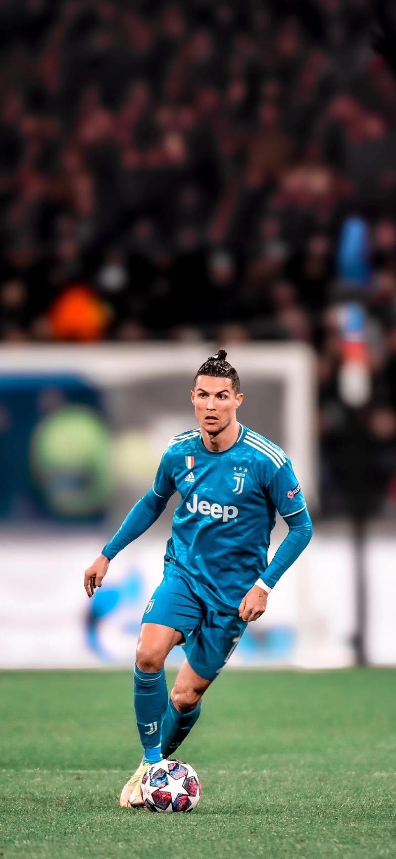 曼联旧将：把梅罗相互比较很可悲，不如享受他们的精彩表现（曼联旧将：别再比较梅罗，享受他们的精彩更重要）