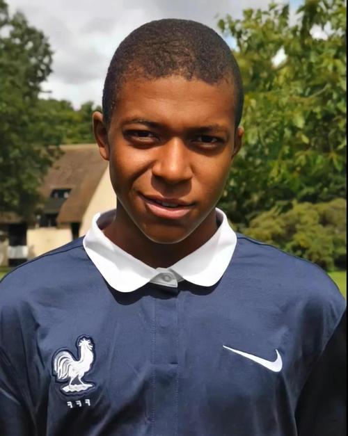 佩杜拉：尤文冬窗想补强中场、右后卫、中卫，已瞄准多名球员（佩杜拉：尤文冬窗锁定多名引援目标，重点补强中场、右后卫与中卫）