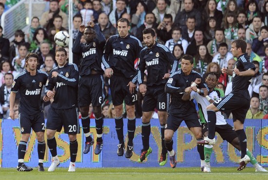 总局副局长张家胜会见阿迪高管，将在青少年足球领域开展合作（张家胜副局长会见阿迪达斯高层，携手推进青少年足球合作）