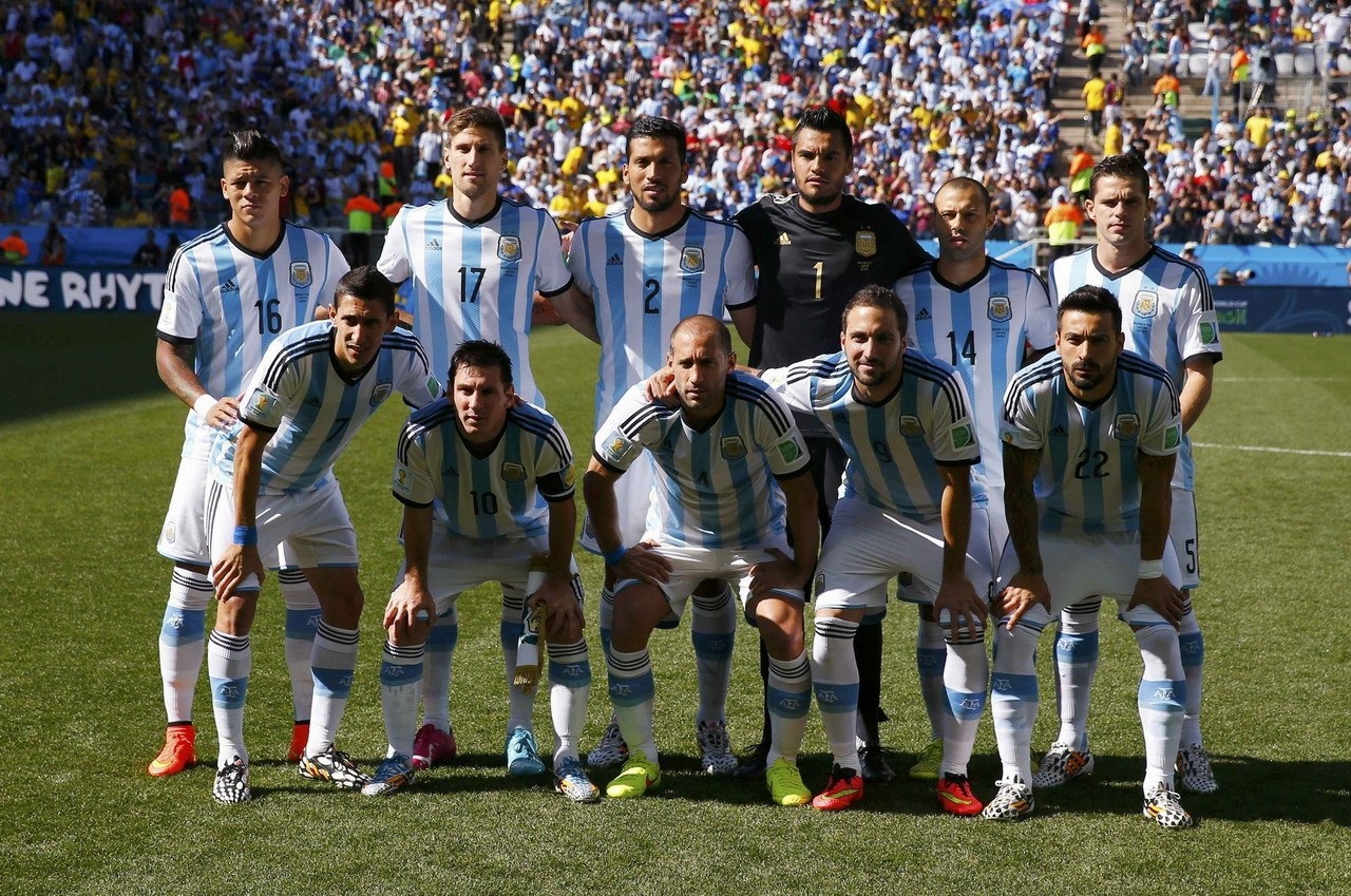 血性！韩国队球员挑衅拜合拉木，王博豪为队友出头撞倒挑事者（硬刚！韩国队员挑衅拜合拉木，王博豪挺身护队友将挑事者撞翻）