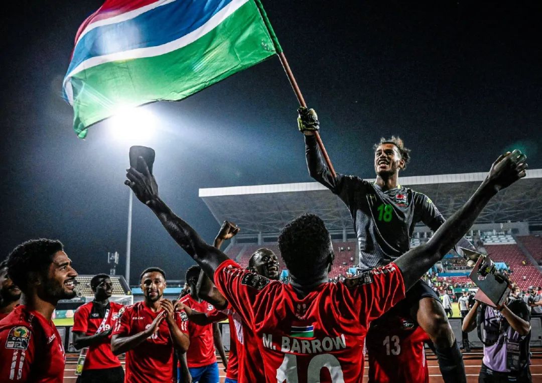 足球欧洲杯训练场出现意外，球员脚踝受伤（欧洲杯训练突发意外，球员脚踝受伤）