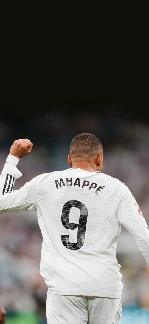 记者：里尔18岁中场布阿迪的团队否认球员与巴黎的转会传闻（记者：里尔18岁中场布阿迪被传转会巴黎，其团队予以否认）