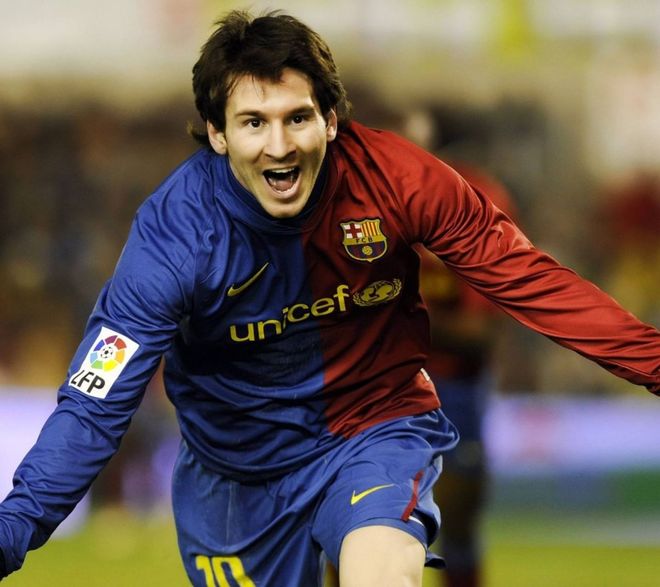 迪亚斯本赛季19场已送出6次助攻，超过上赛季整个赛季（迪亚斯本季19战送出6助攻，已超上季总数）