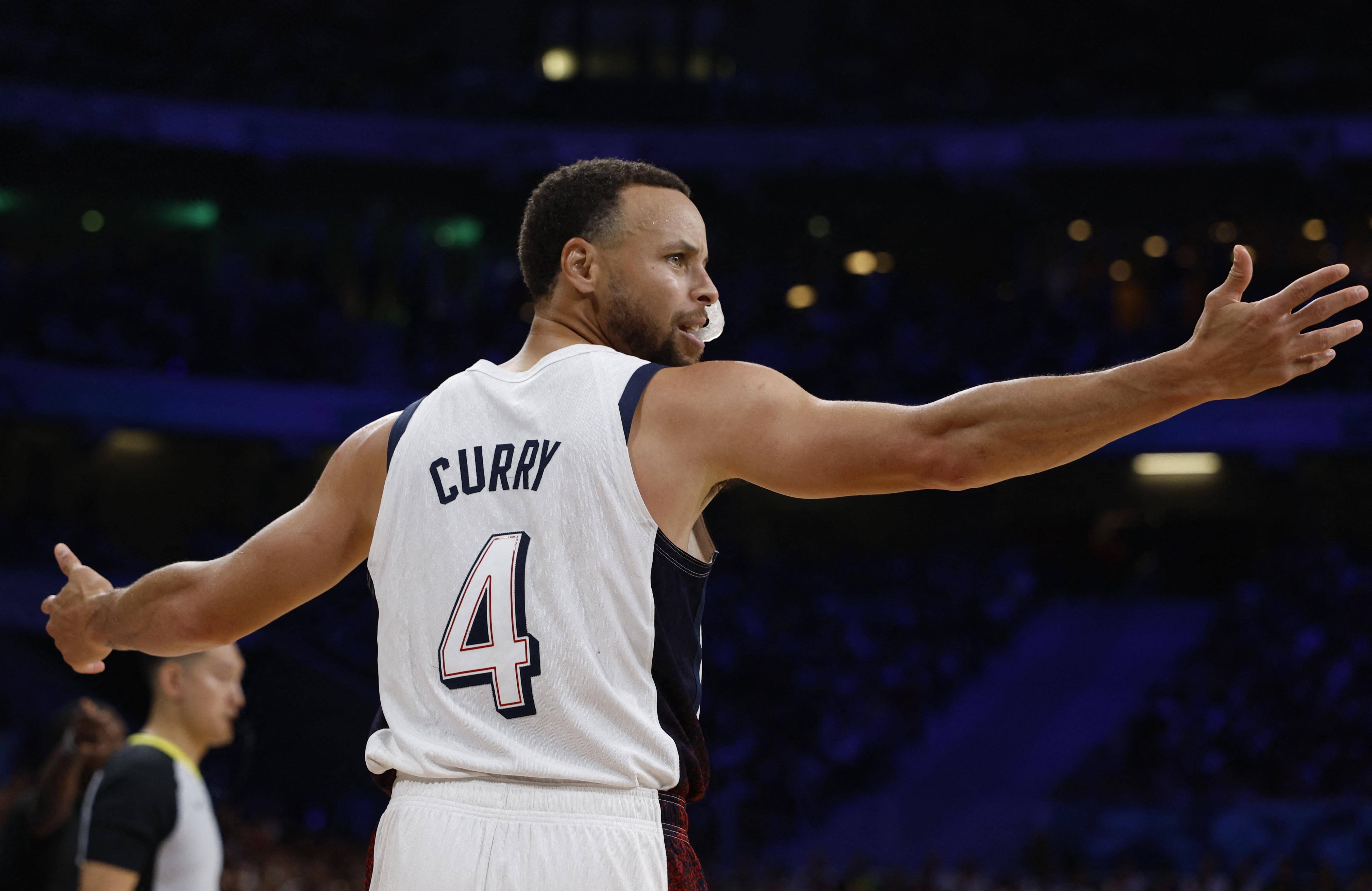 英超：四连胜 阿森纳队5-1曼城队.